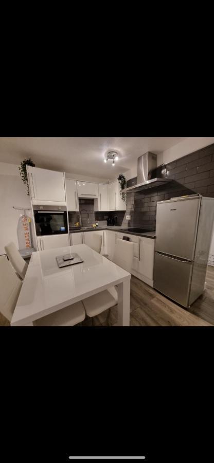 Modern 2 Bed Apartment & Free Parking Κάντεμπερι Εξωτερικό φωτογραφία