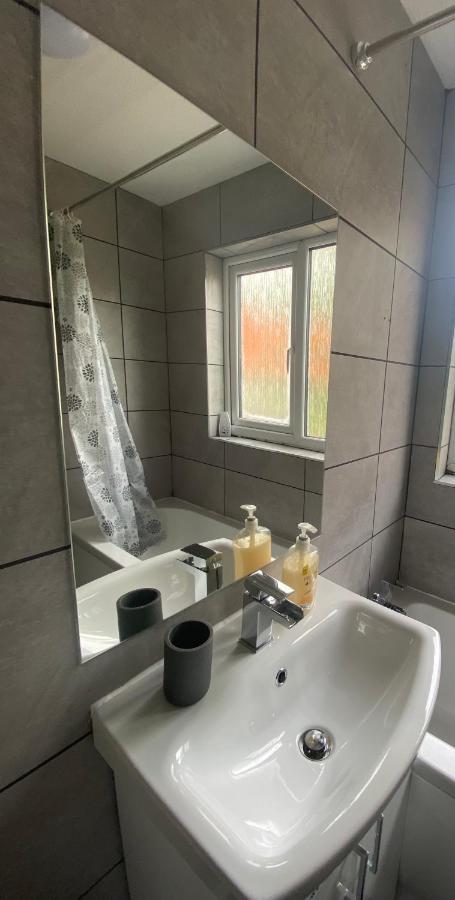 Modern 2 Bed Apartment & Free Parking Κάντεμπερι Εξωτερικό φωτογραφία